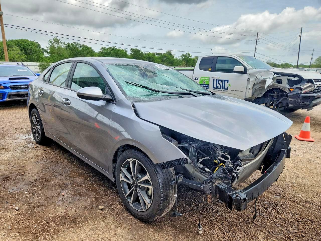 2024 Kia Forte lxs VIN 3KPF24AD8RE792528 photo 4