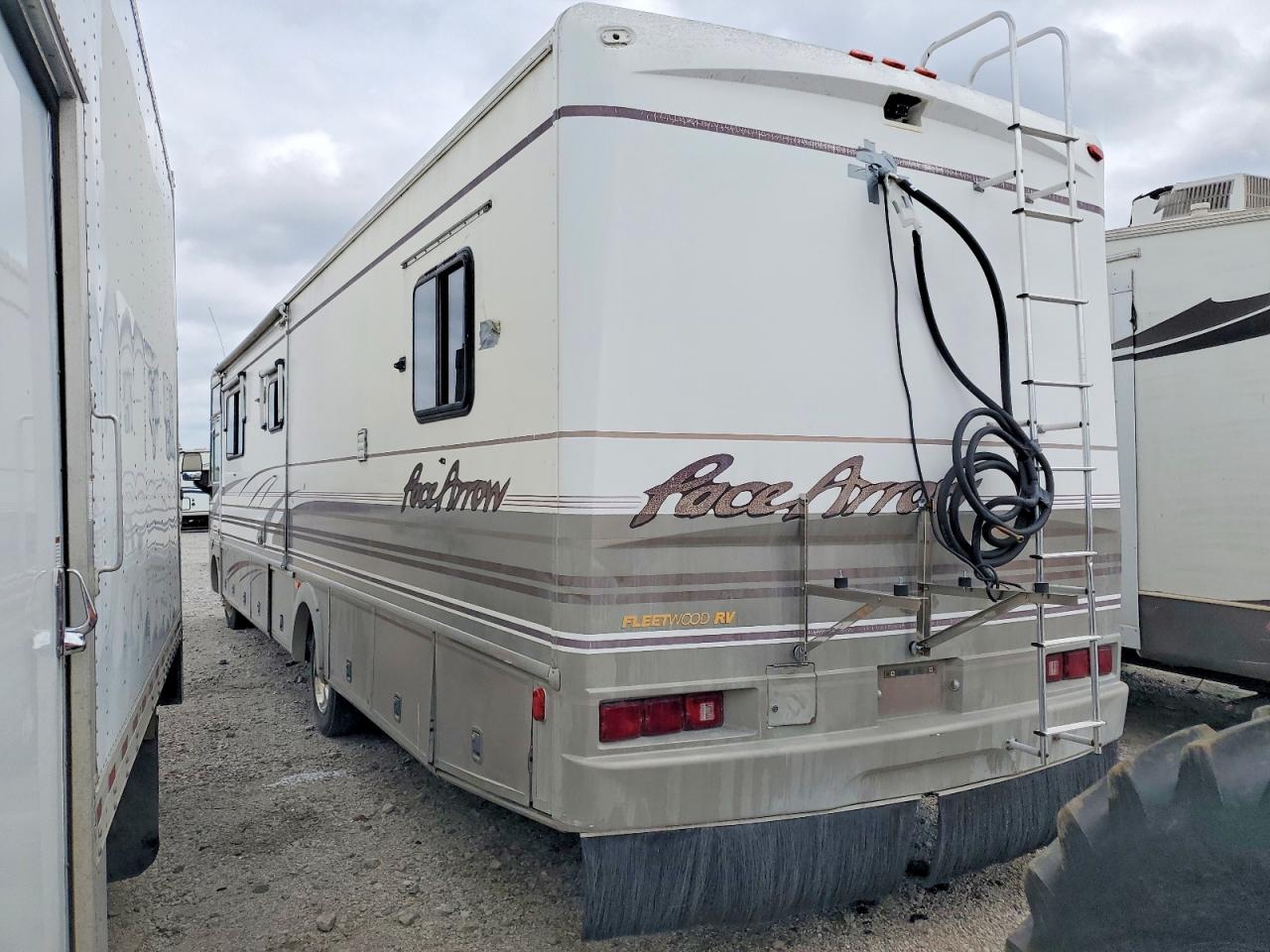 2000 FLEETWOOD All models VIN 1FCNF53SXY0A03451 photo 3