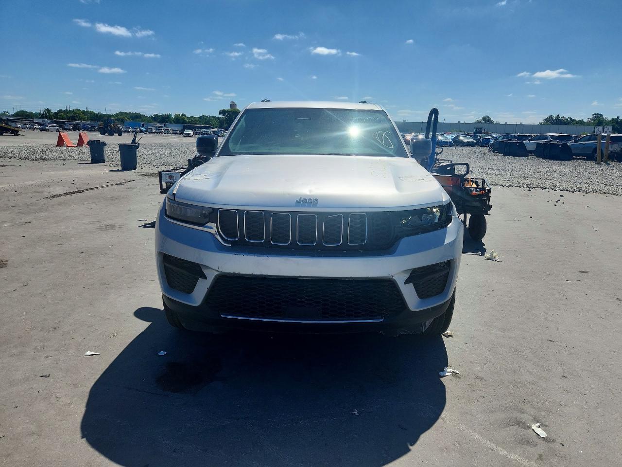 2025 JEEP Cherokee VIN 1C4RJGAG1SC266041 photo 5