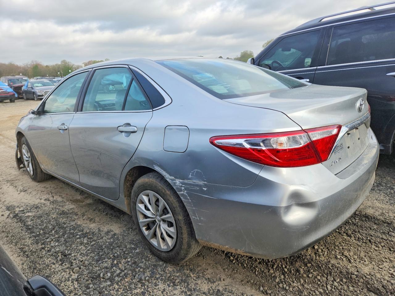 2015 Toyota Camry VIN 4T4BF1FK7FR469336 photo 2
