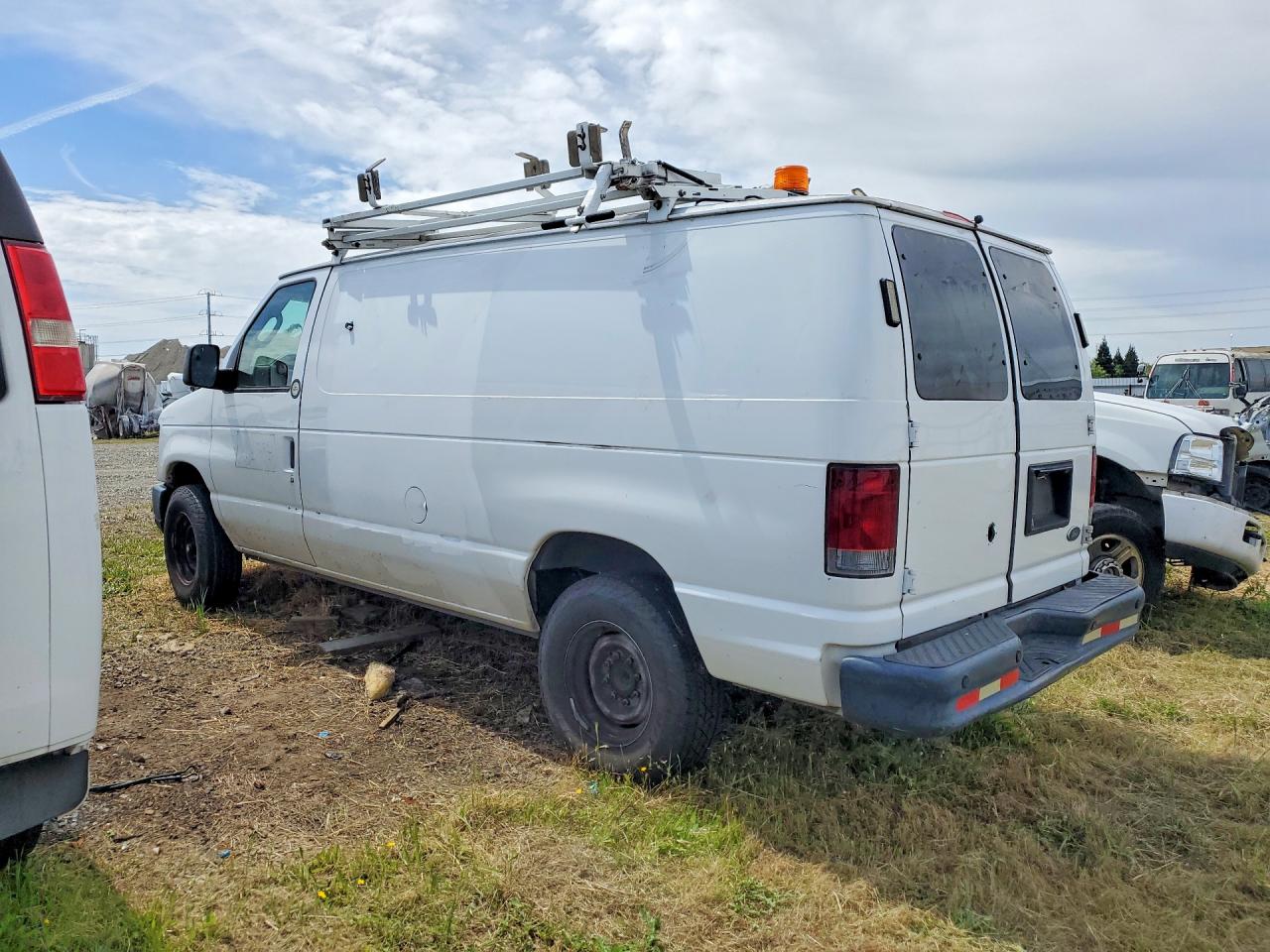 2011 Ford Econoline VIN 1FTNE2EL8BDA16268 photo 2