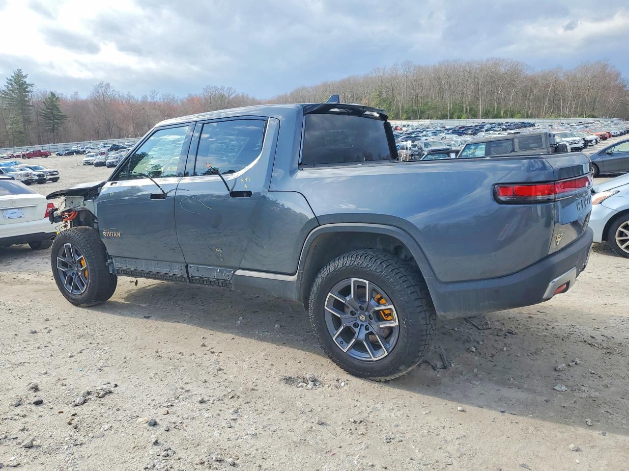 2022 Rivian Rit VIN 7FCTGAAL5NN001429 photo 2