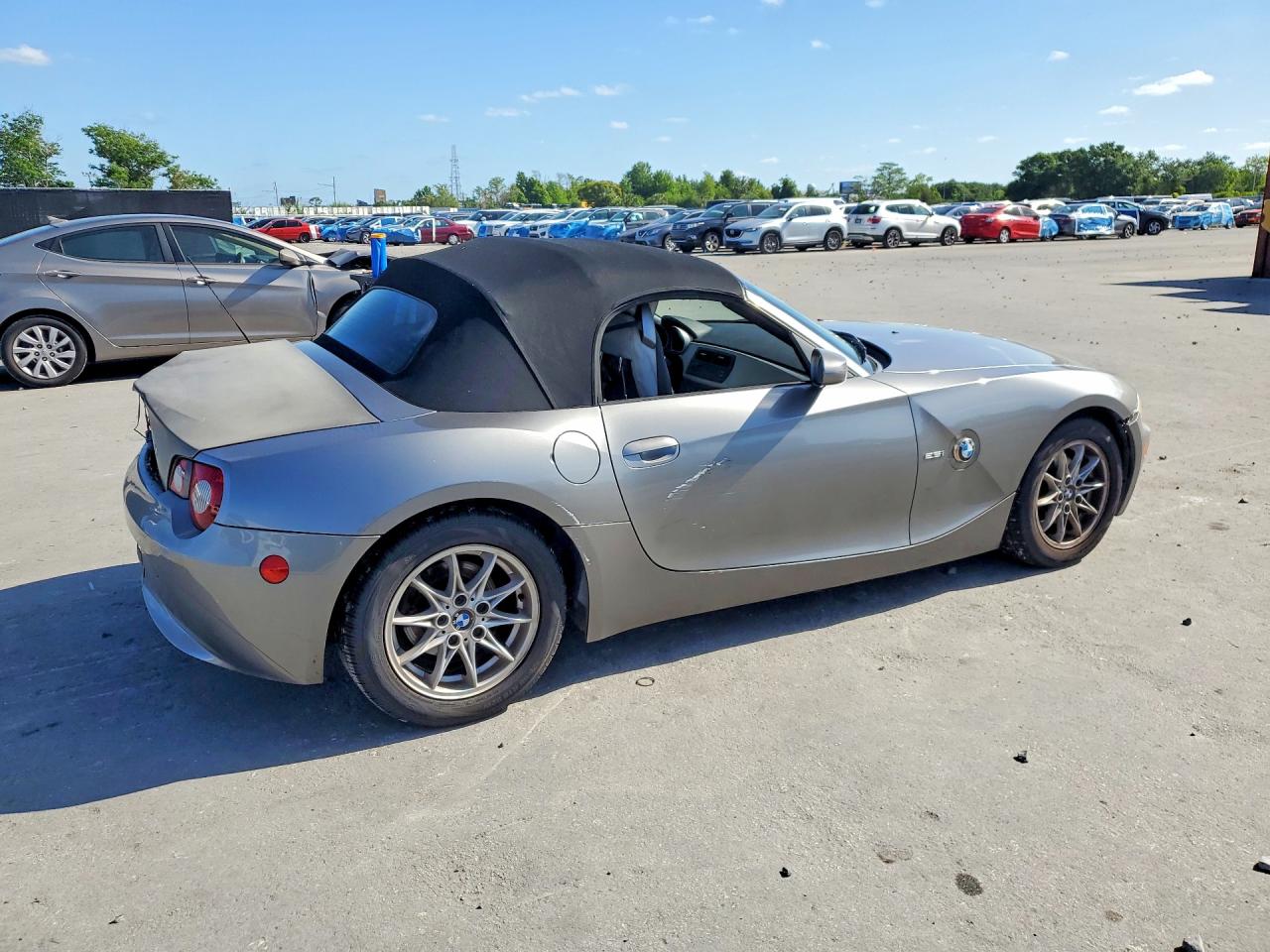 2005 BMW Z4 VIN 4USBT33525LS53572 photo 3