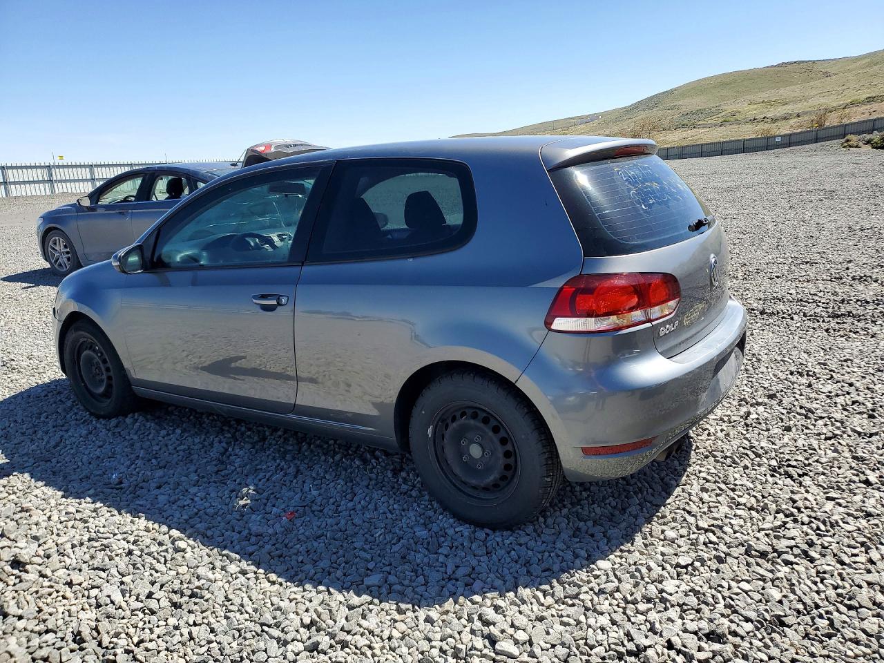 2011 Volkswagen Golf VIN WVWBB7AJXBW142343 photo 2