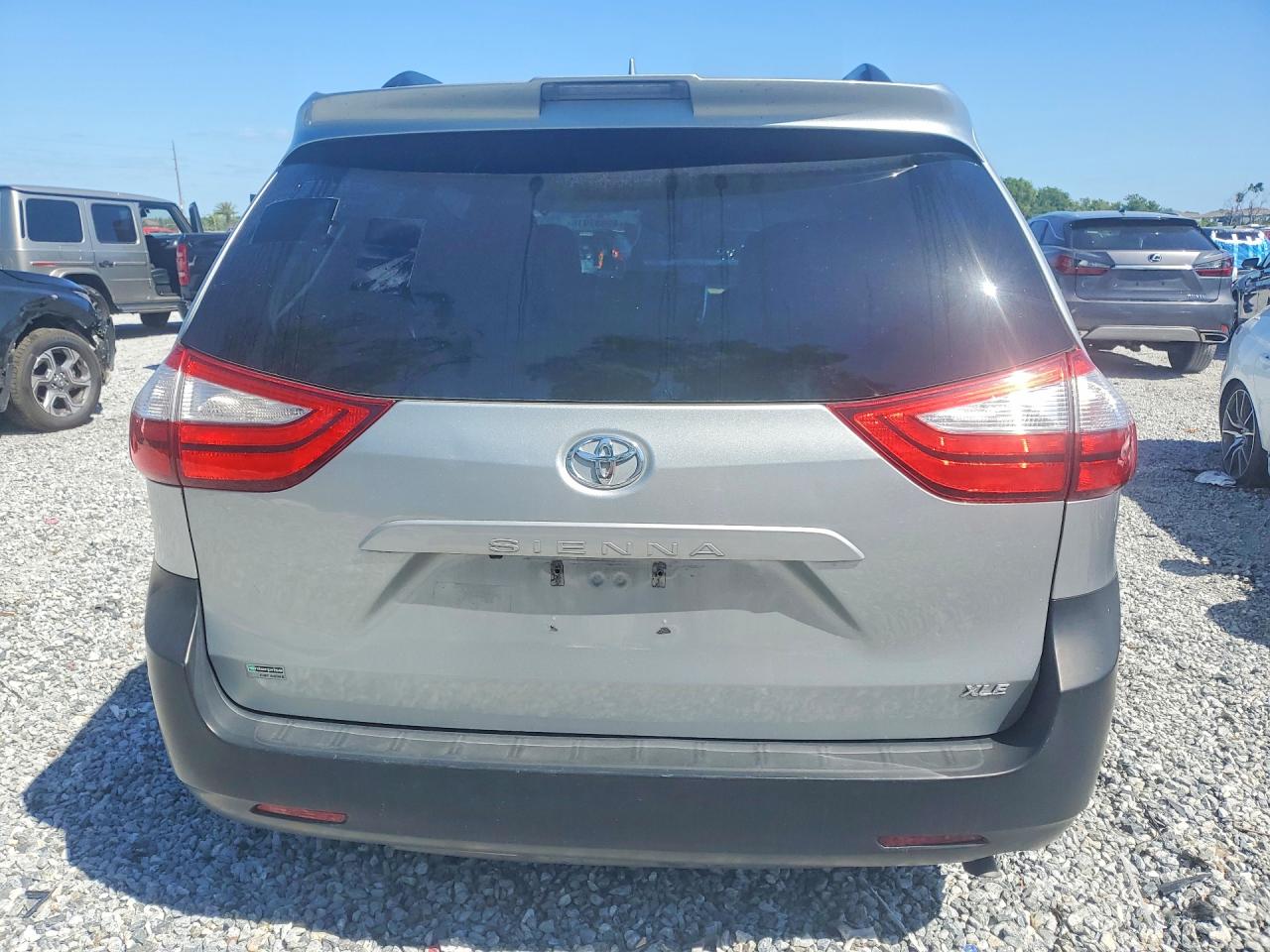 2019 Toyota Sienna VIN 5TDYZ3DC4KS993128 photo 6
