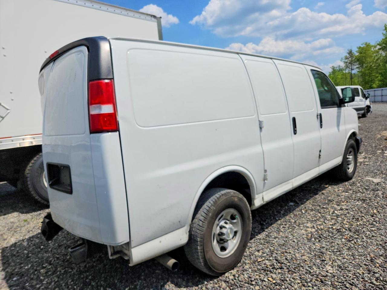 2020 CHEV Express VIN 1GCWGAFGXL1209566 photo 3