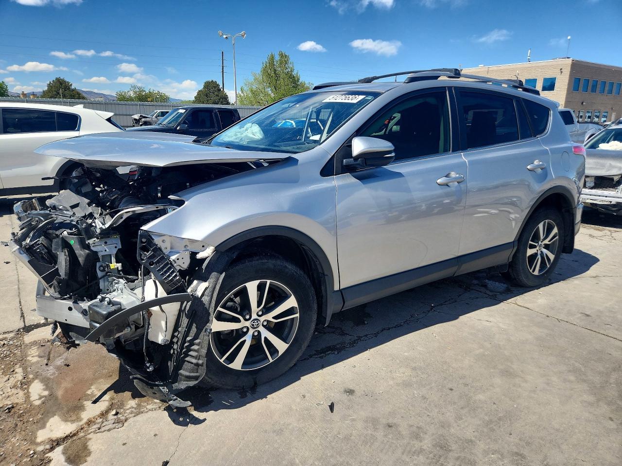 2018 TOYOTA Rav4 VIN JTMRFREV5JJ211172 photo 1