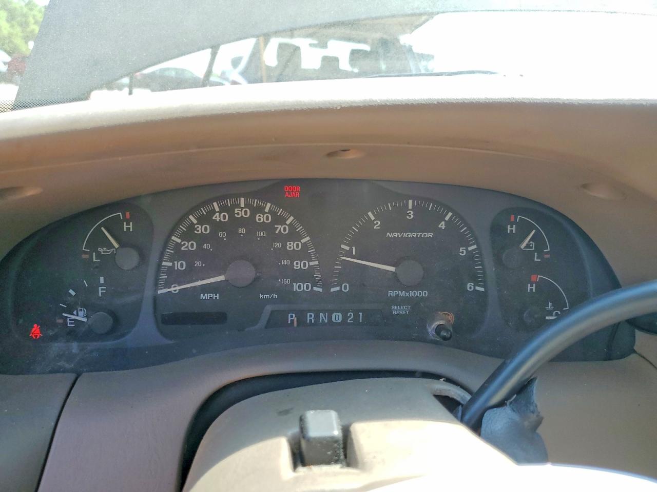 2000 Lincoln Navigator VIN 5LMPU28A9YLJ00290 photo 9