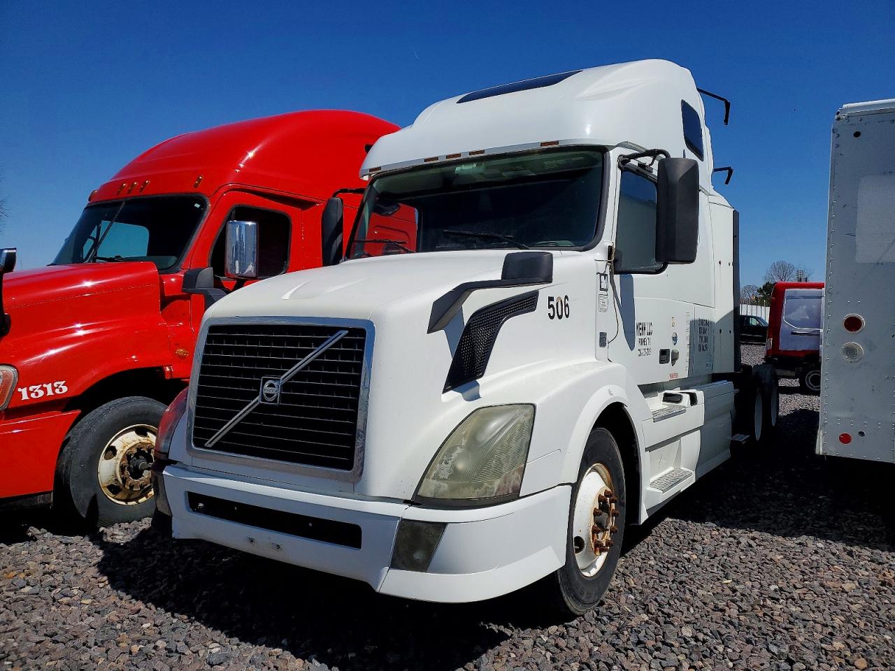 2013 Volvo Vn VIN 4V4NC9EG0DN139775 photo 2