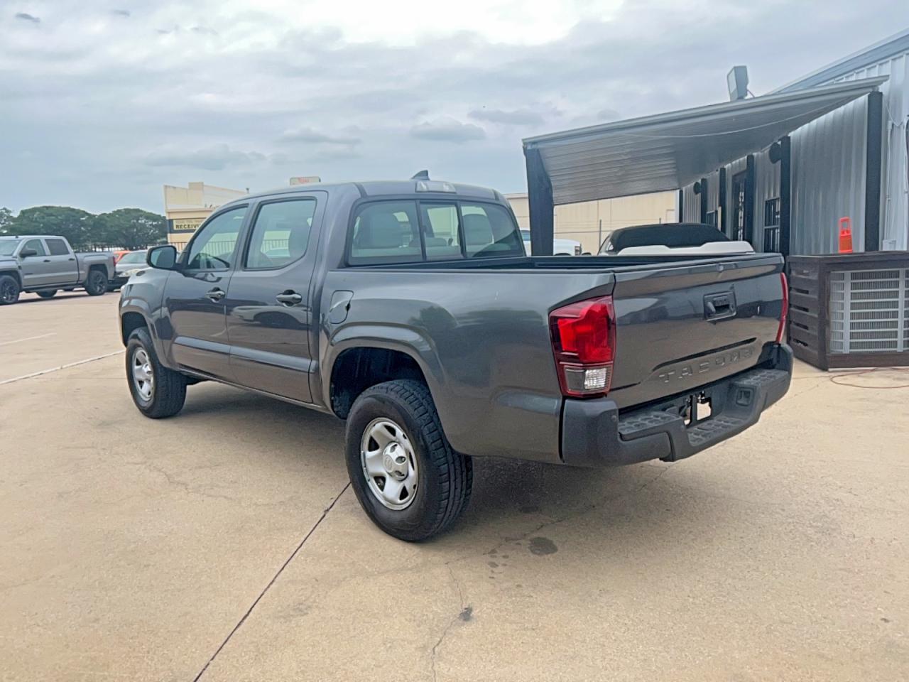 2018 Toyota Tacoma sr VIN 5TFAX5GN7JX104508 photo 3