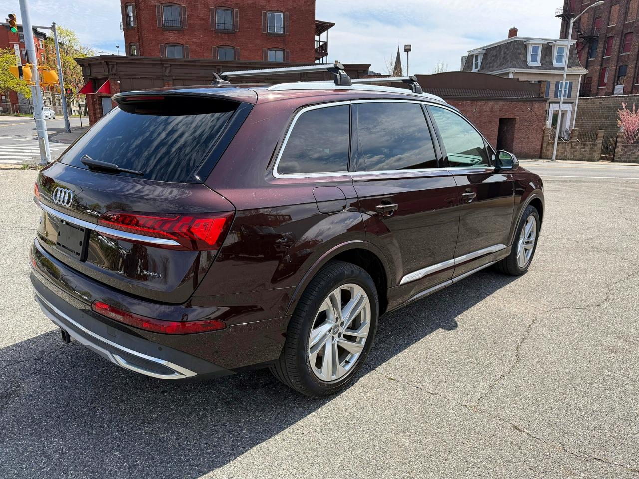 2020 Audi Q7 VIN WA1LXAF70LD001045 photo 3