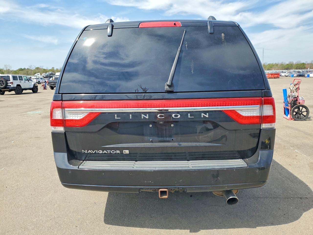 2017 Lincoln Navigator VIN 5LMJJ3HT9HEL03299 photo 6