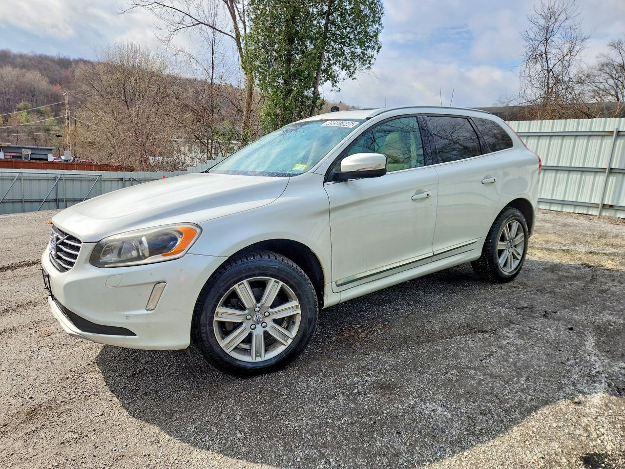 2017 Volvo Xc60 VIN YV440MRU4H2111159 photo 1