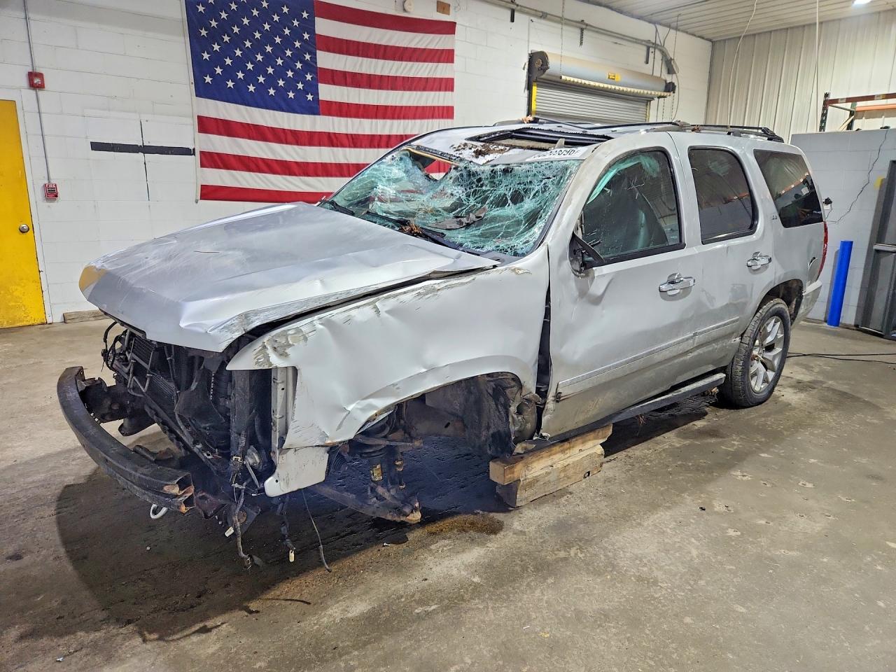 2014 Chevrolet Tahoe VIN 1GNSKCE07ER130929 photo 1
