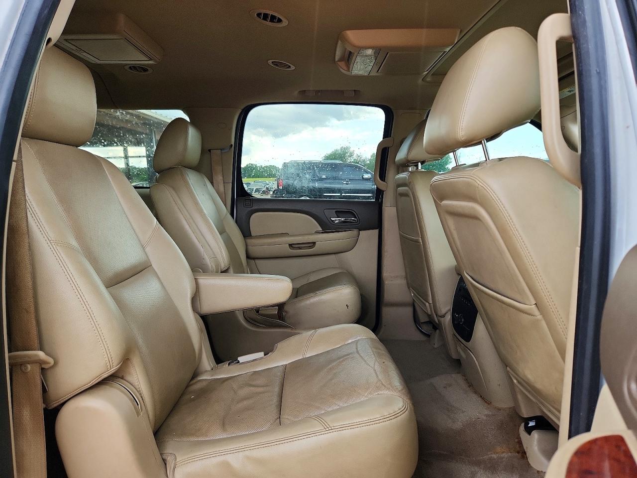 2013 Chevrolet Suburban VIN 1GNSKKE79DR166448 photo 11