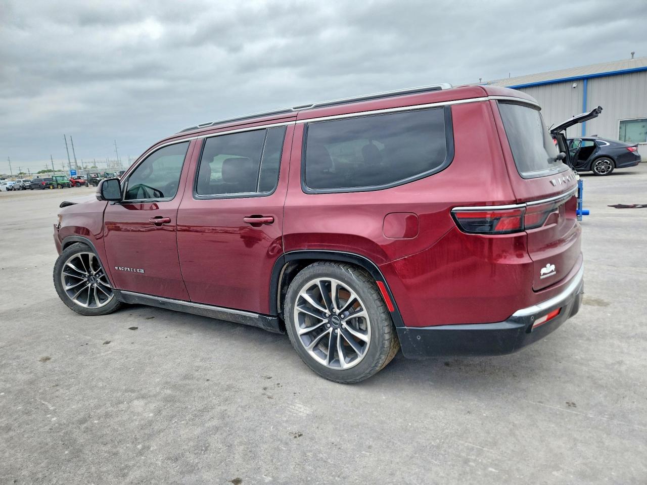 2022 Jeep Wagoneer VIN 1C4SJVDT3NS214872 photo 2