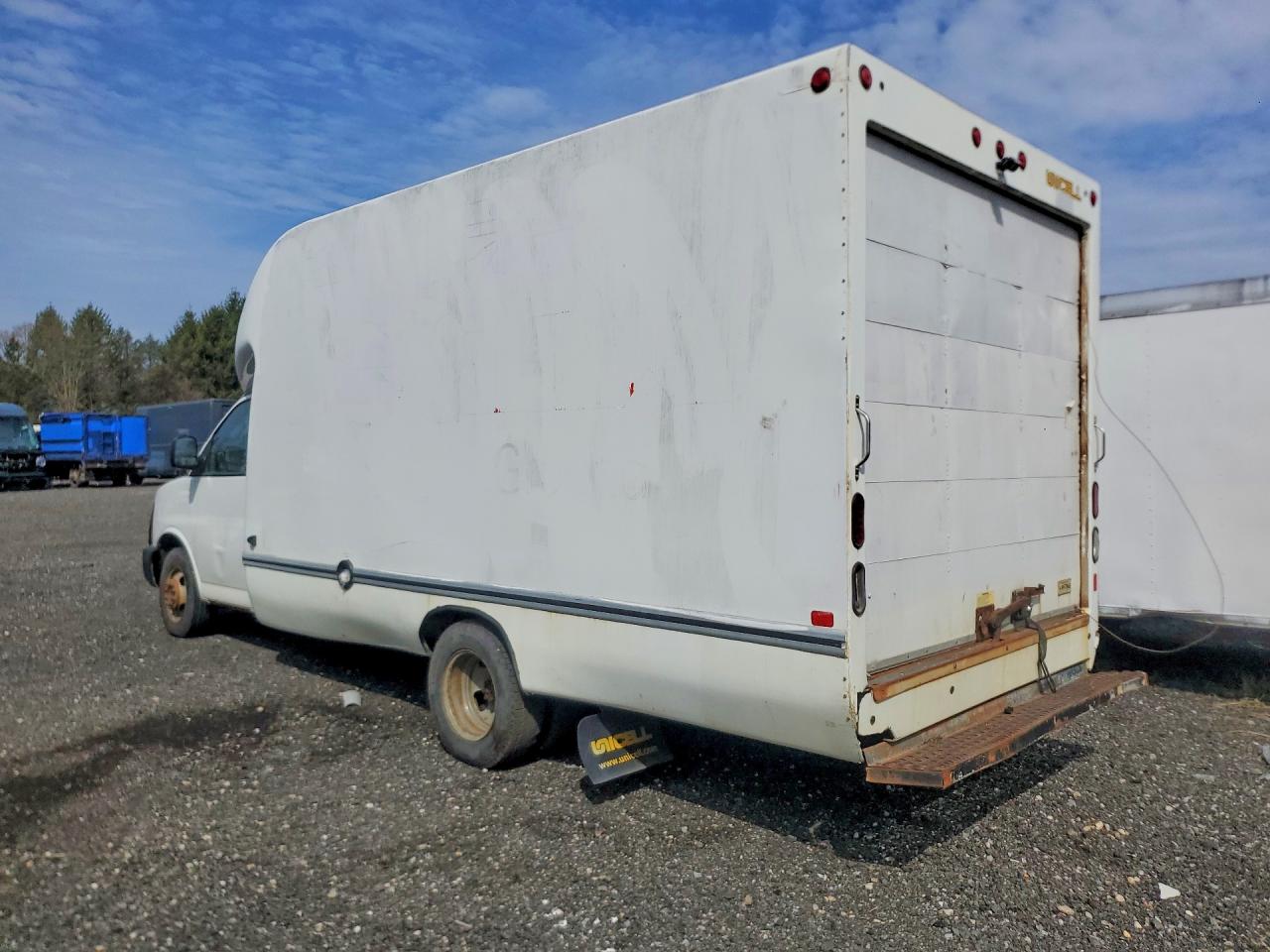 2017 CHEVROLET Express VIN 1GB3GSCG7H1352029 photo 2