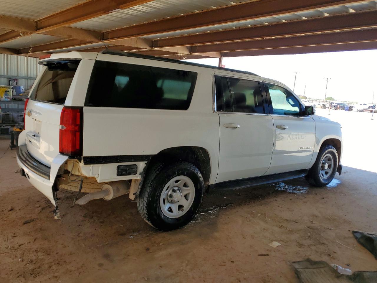 2017 Chevrolet Suburban VIN 1GNSKKEC8HR356082 photo 3