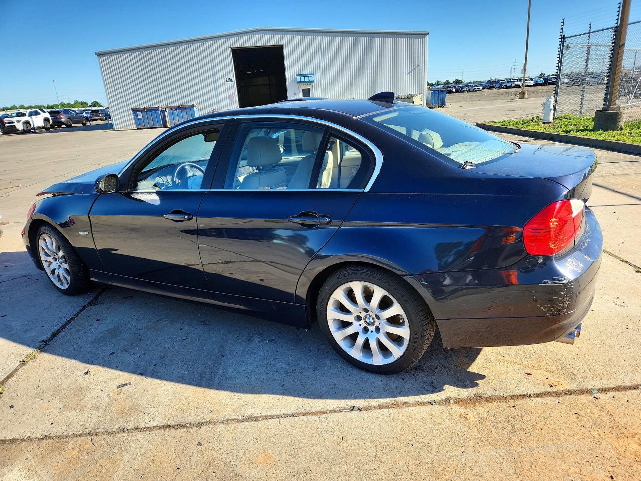 2006 BMW 3 series VIN WBAVB33546KS33592 photo 2