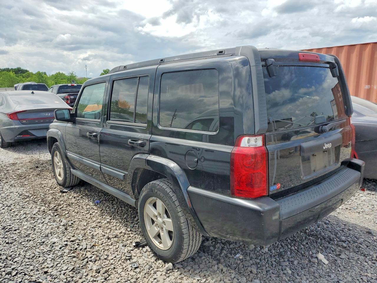 2007 Jeep Commander VIN 1J8HH48KX7C511757 photo 2