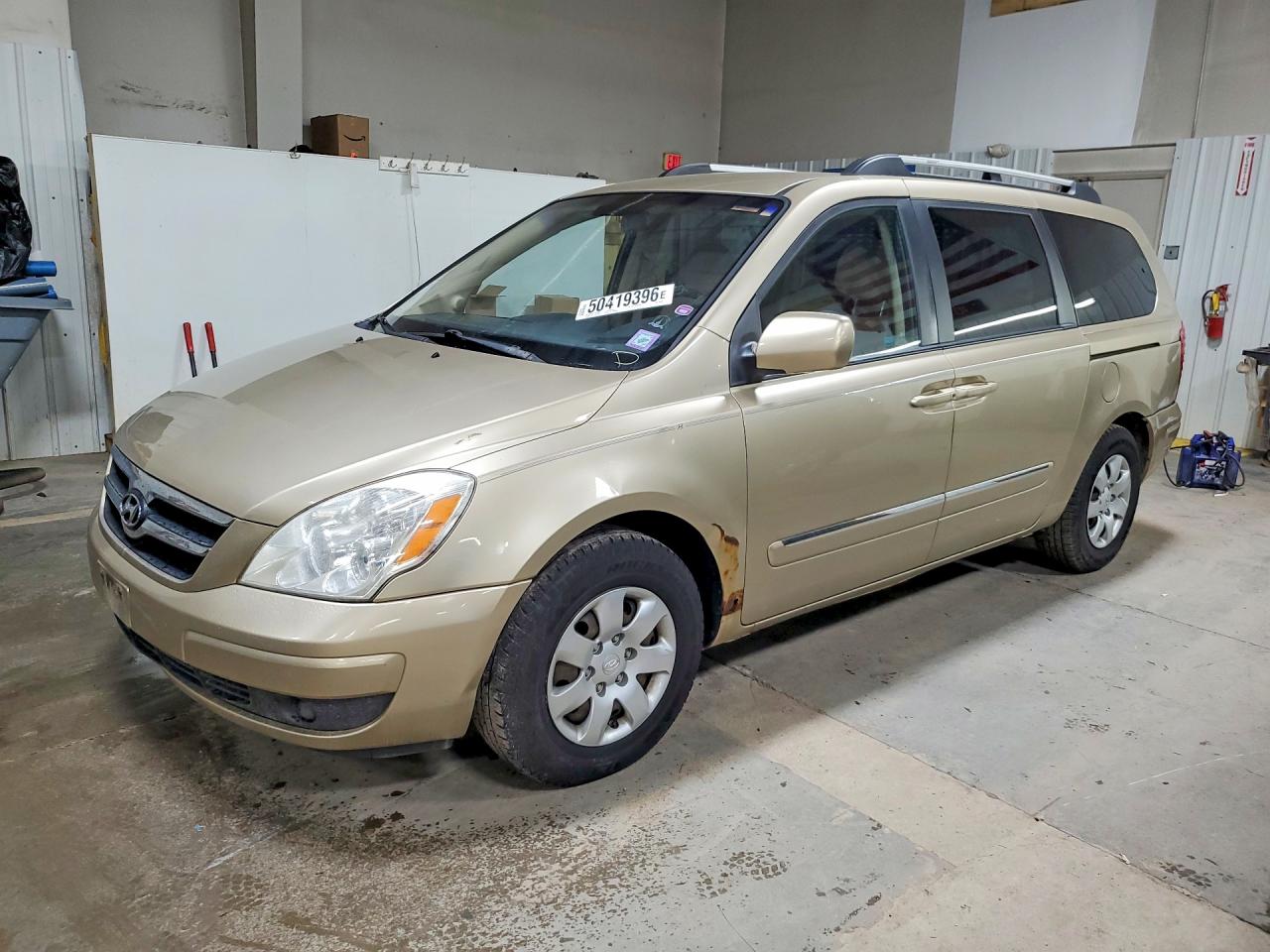 2008 Hyundai Entourage VIN KNDMC233086050092 photo 1