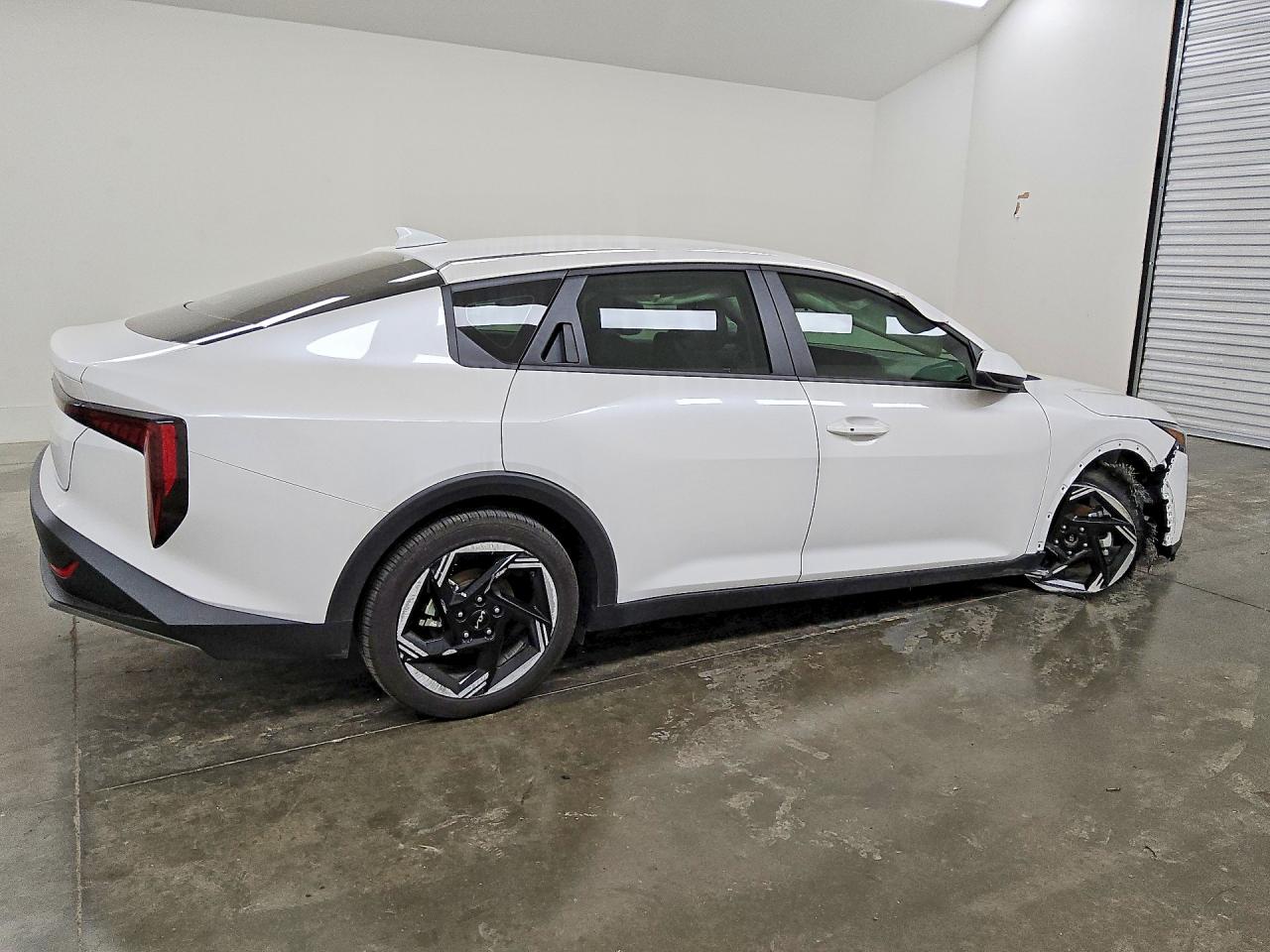 2025 Kia All other VIN 3KPFU4DE3SE242125 photo 3