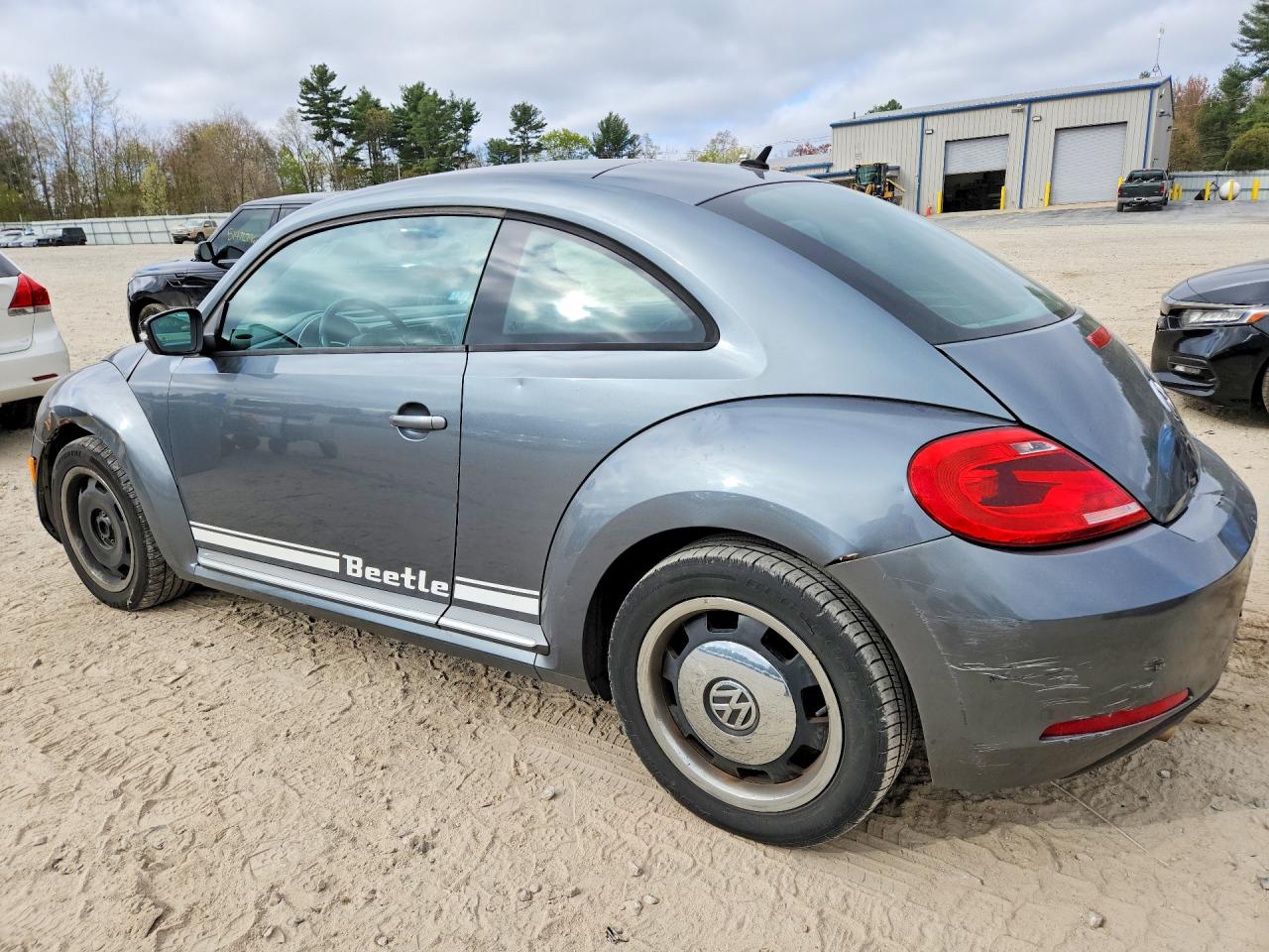 2012 Volkswagen Beetle VIN 3VWHP7AT5CM622155 photo 2