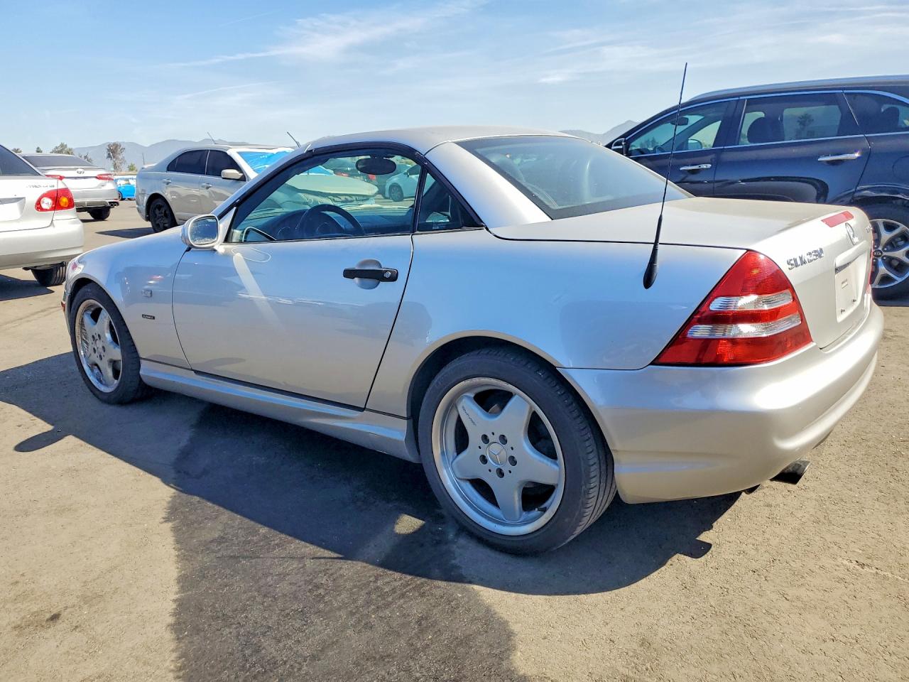 1999 Mercedes-Benz Slk-class VIN WDBKK47FXXF088789 photo 2