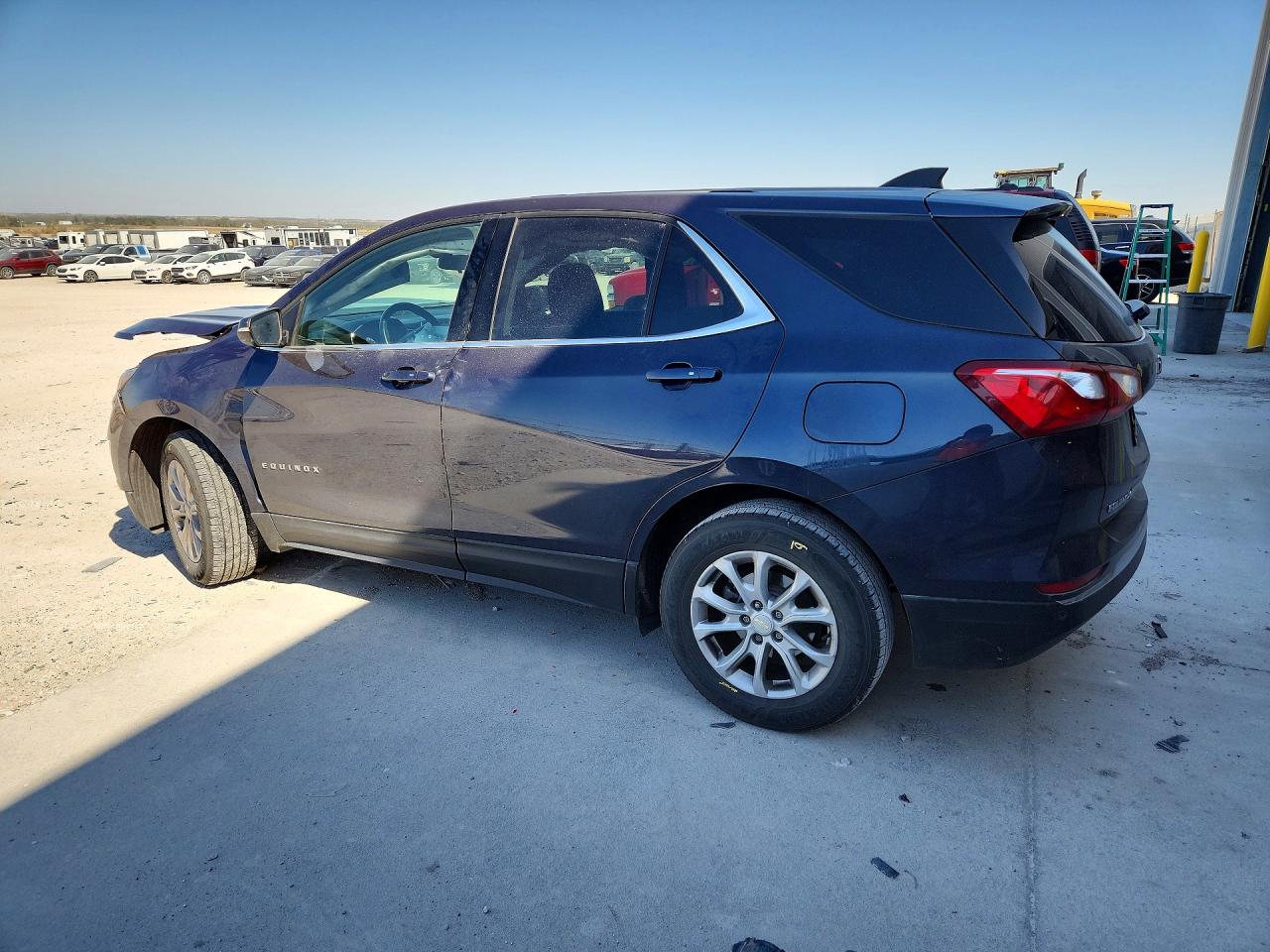 2019 Chevrolet Equinox VIN 3GNAXUEV0KS535182 photo 2