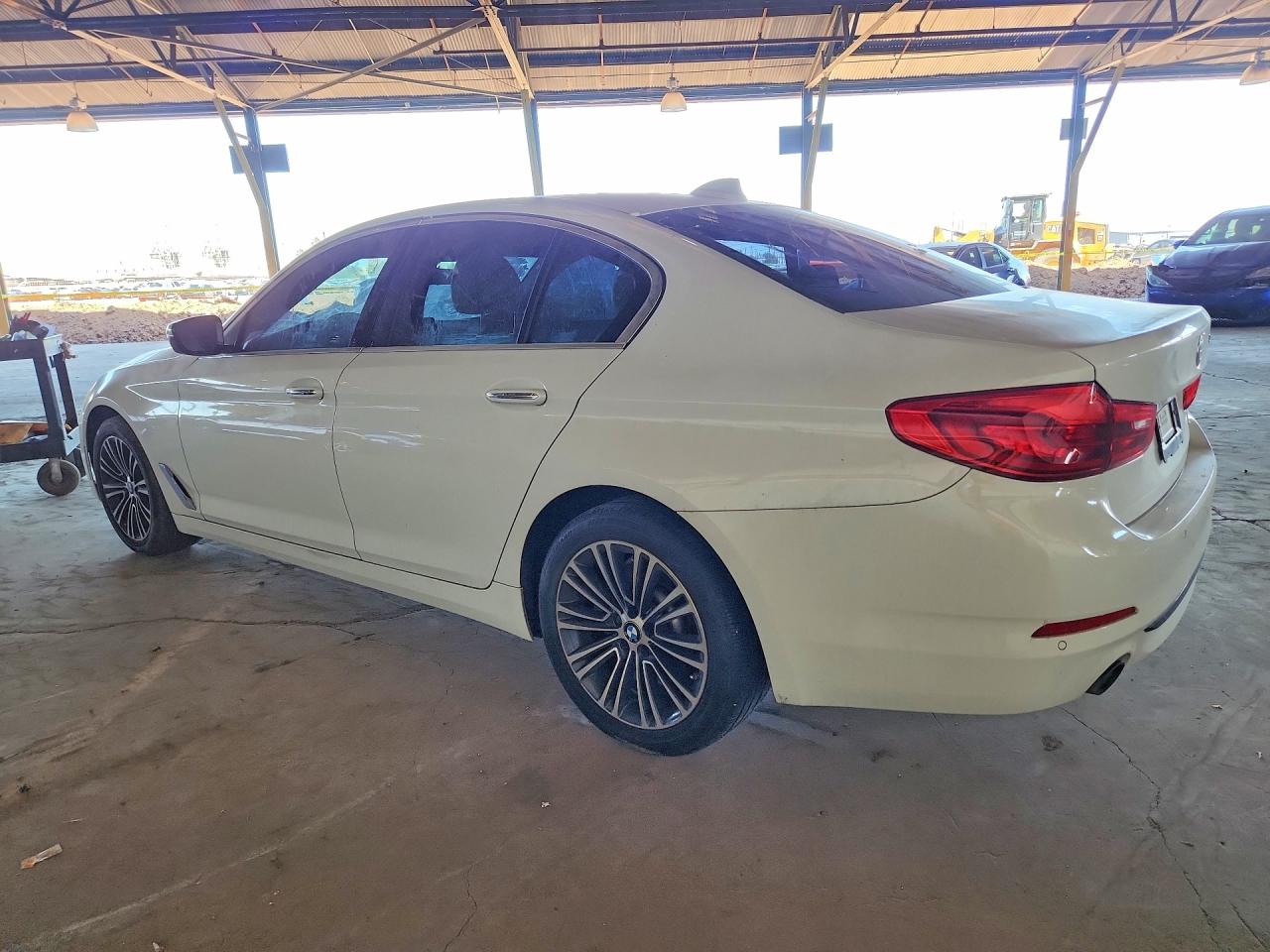 2018 BMW 5 series VIN WBAJA5C50JWA37425 photo 2