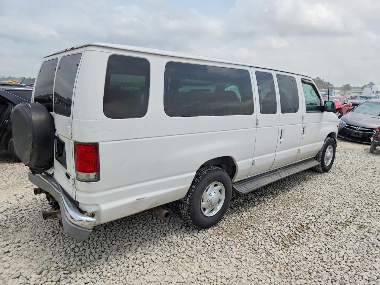 2001 Ford Econoline VIN 1FBSS31S61HB38170 photo 3
