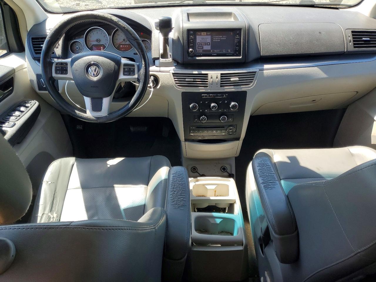 2013 Routan VIN 2C4RVABG2DR724728 photo 8