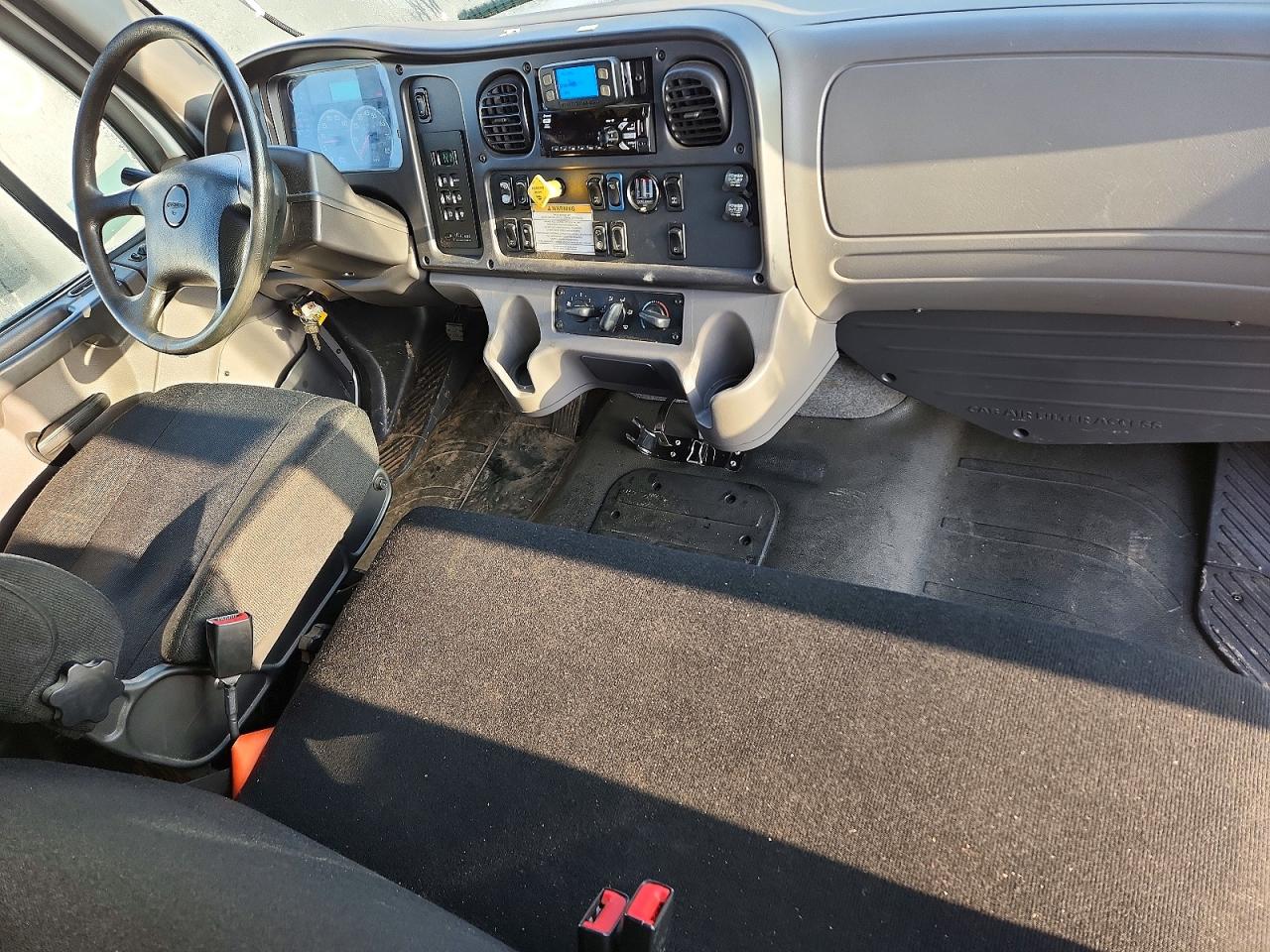 2018 FREIGHTLINER All other VIN 1FVHCYFEXJHJG7075 photo 8