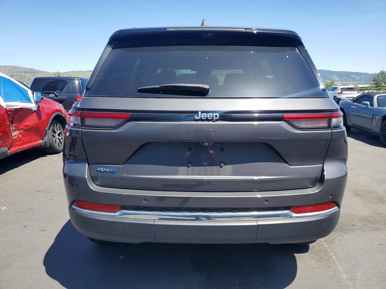 2024 Jeep Cherokee VIN 1C4RJYB64R8505977 photo 6