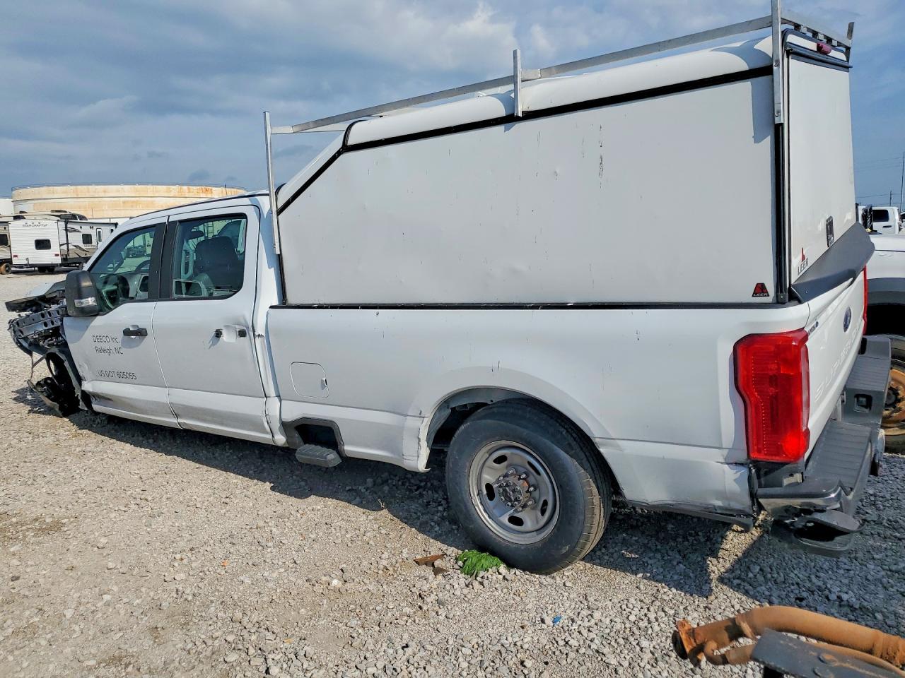 2023 Ford F350 VIN 1FT8W3AT7PEC75860 photo 2