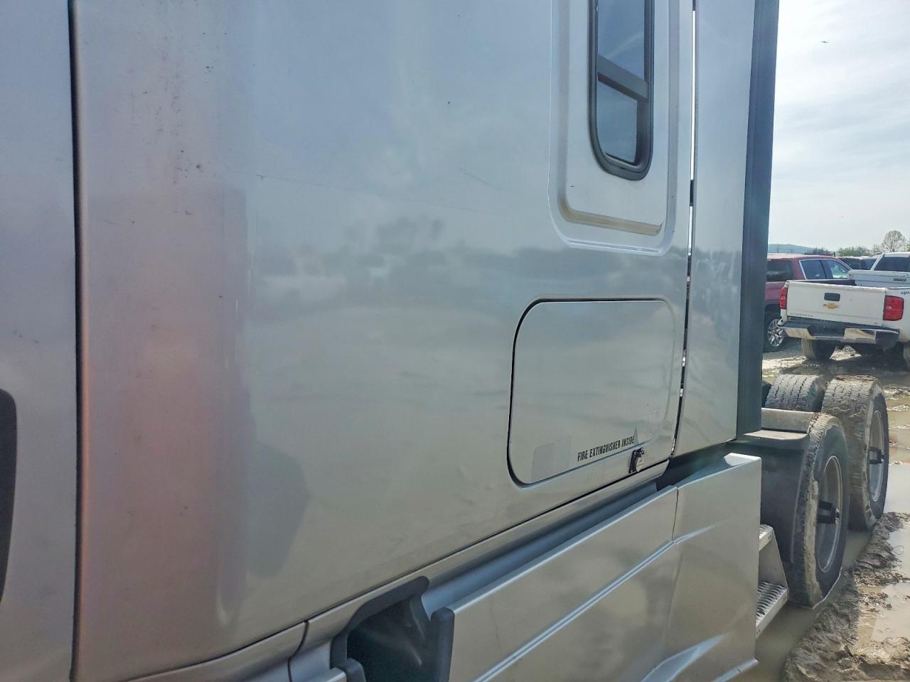 2020 FREIGHTLINER All other VIN 3AKJHHDR9LSLS7730 photo 4