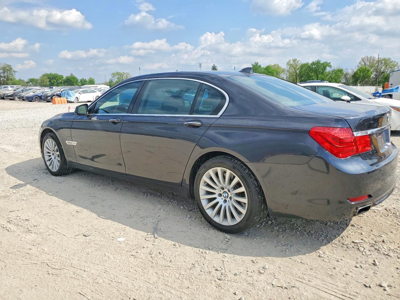 2011 BMW 7 series VIN WBAKC8C52BC432349 photo 2