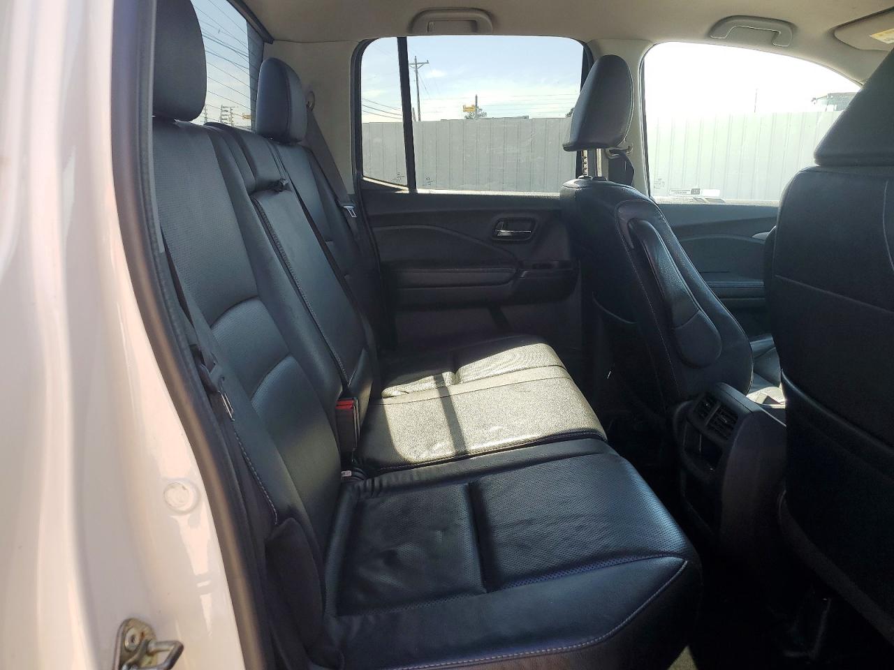 2017 Honda Ridgeline VIN 5FPYK3F67HB039361 photo 10
