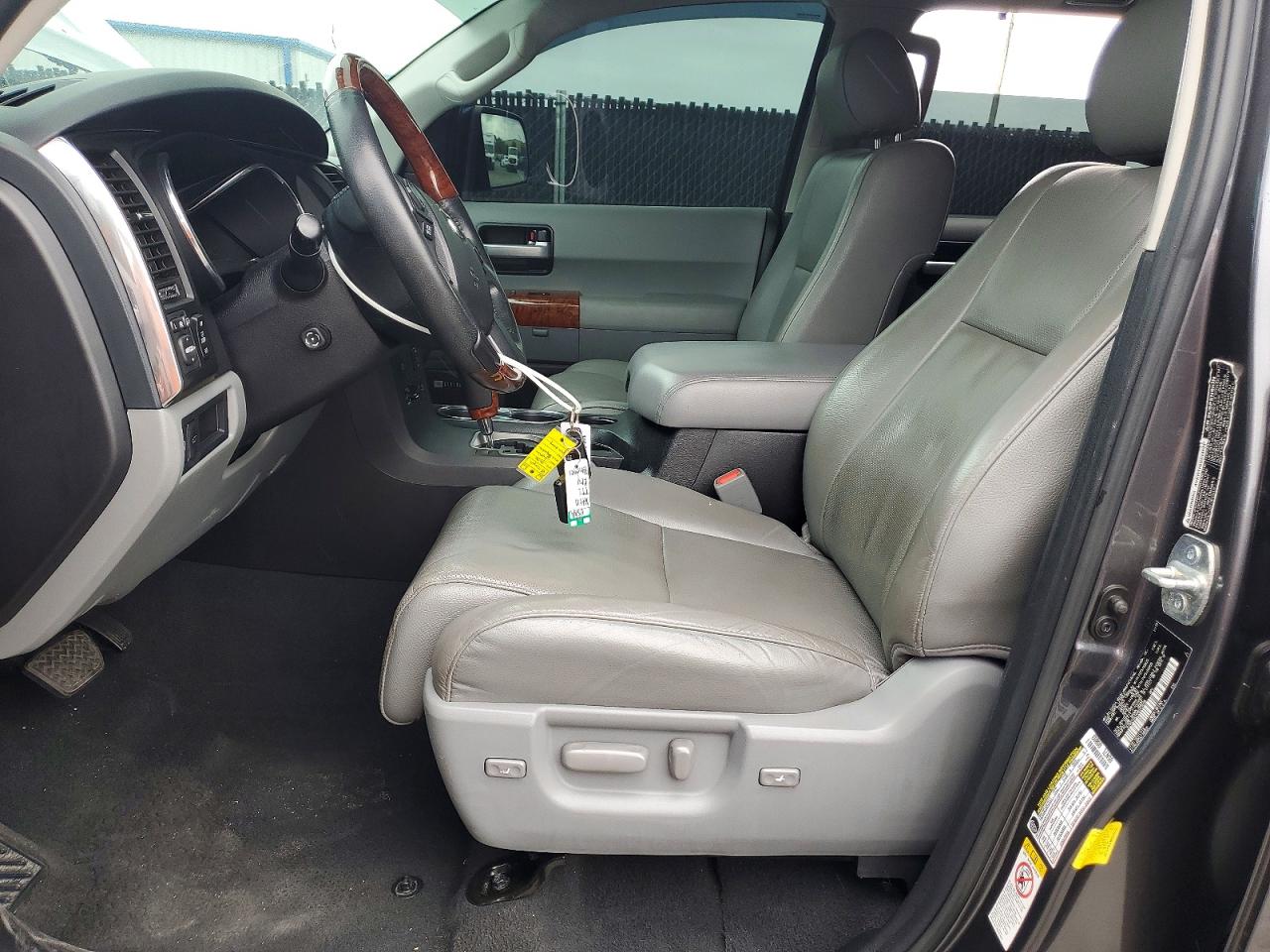 2021 Toyota Sequoia VIN 5TDGY5A14MS075556 photo 7