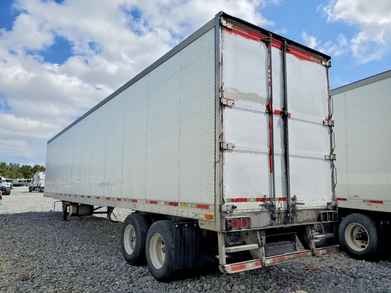 2014 UTILITY All models VIN 1UYVS2482EU844117 photo 3