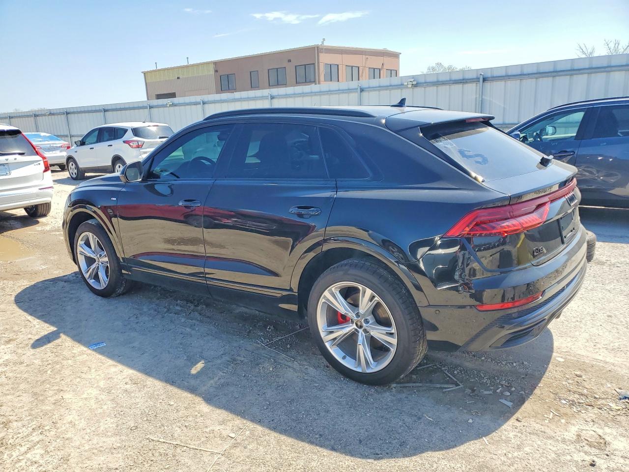 2022 Audi Q8 VIN WA1EVBF12ND021879 photo 2