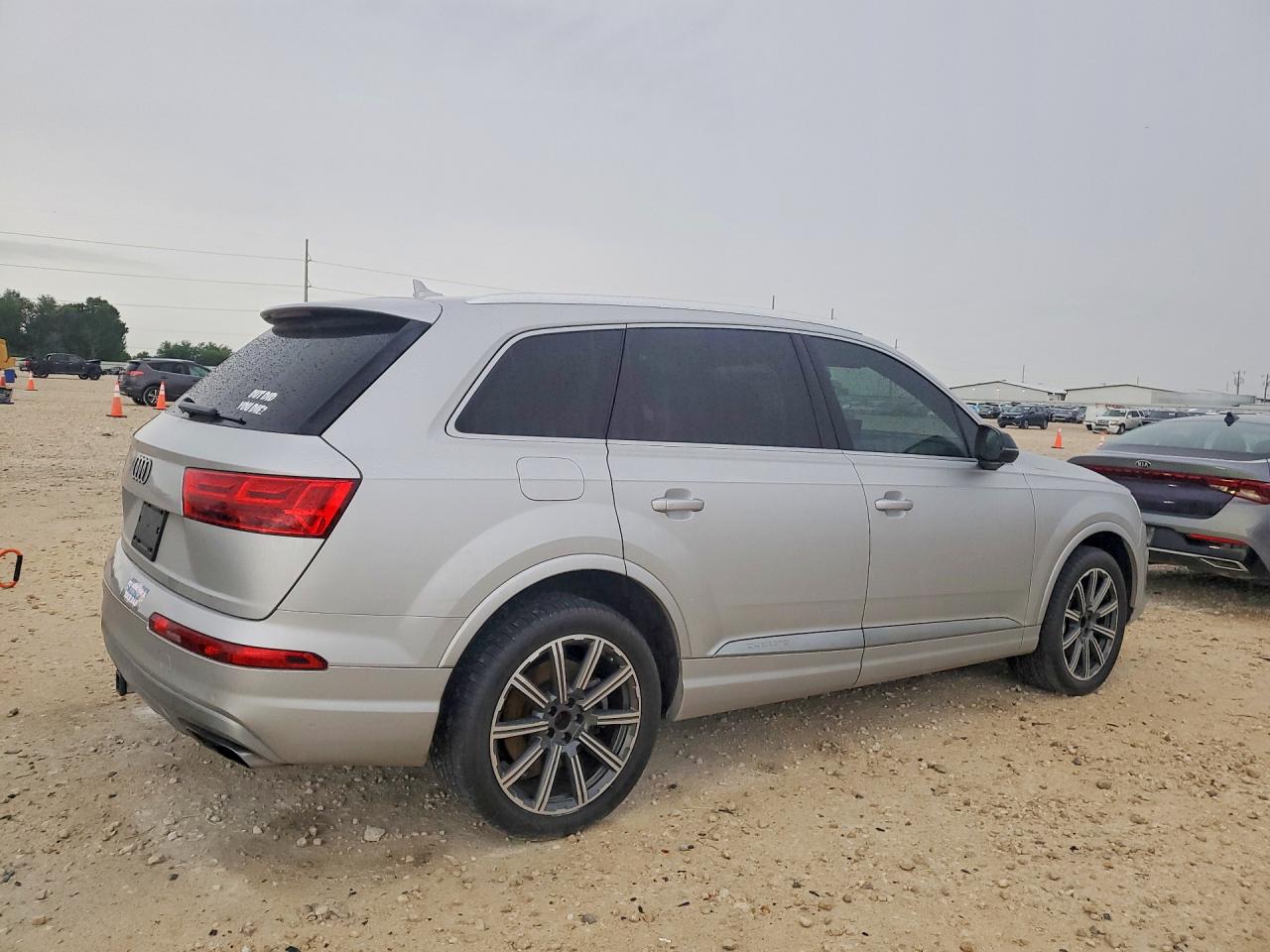 2018 Audi Q7 VIN WA1VAAF78JD048119 photo 3