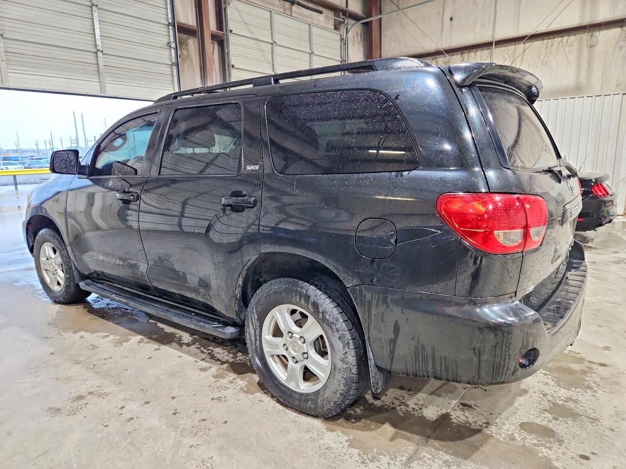 2013 Toyota Sequoia VIN 5TDBW5G1XDS076749 photo 2