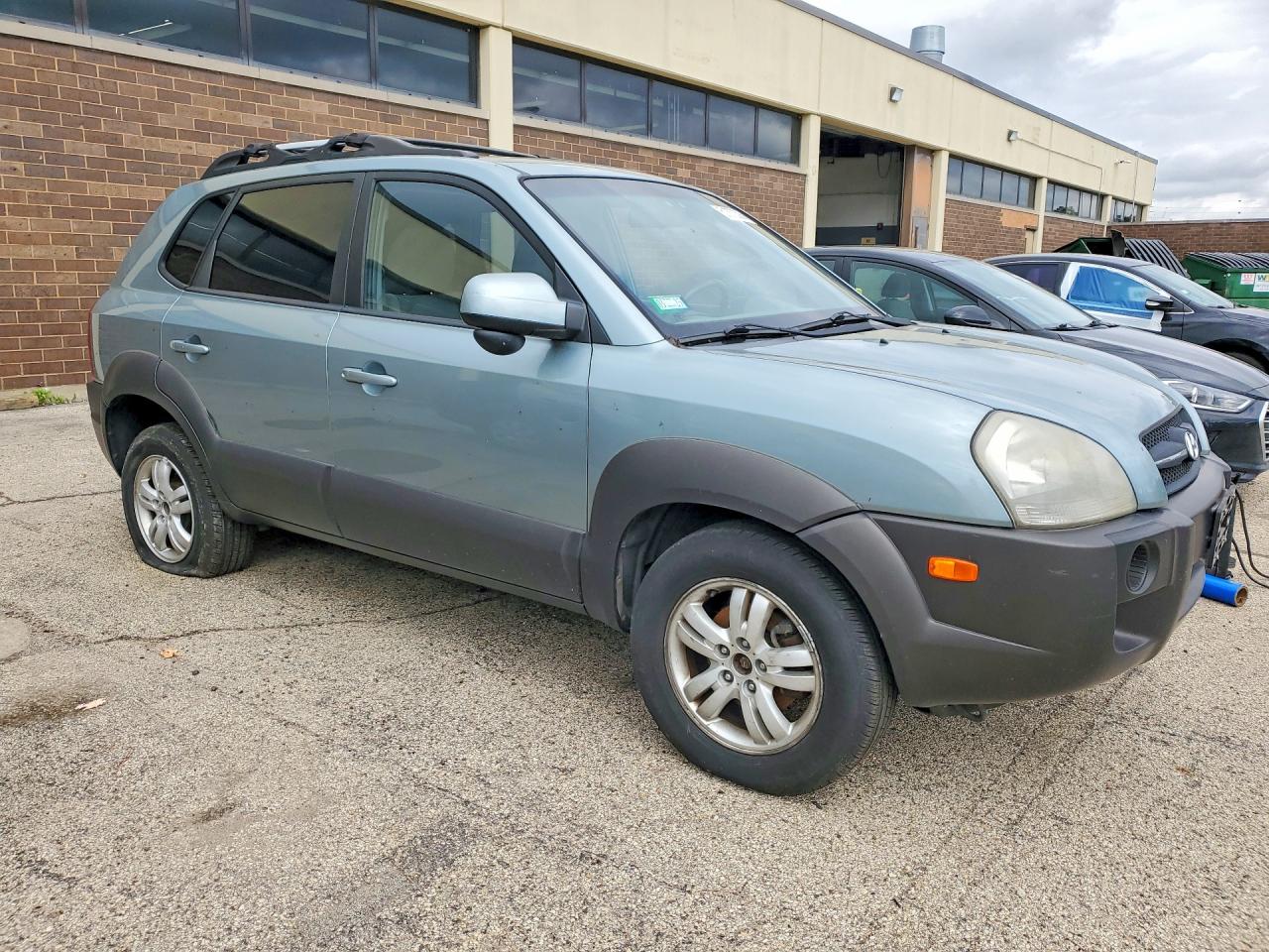 2007 Hyundai Tucson VIN KM8JN72D37U494187 photo 4