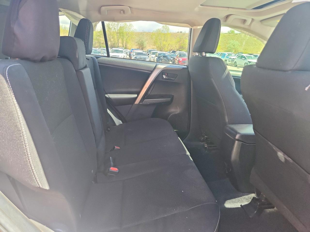 2018 TOYOTA Rav4 VIN JTMRFREV5JJ211172 photo 11