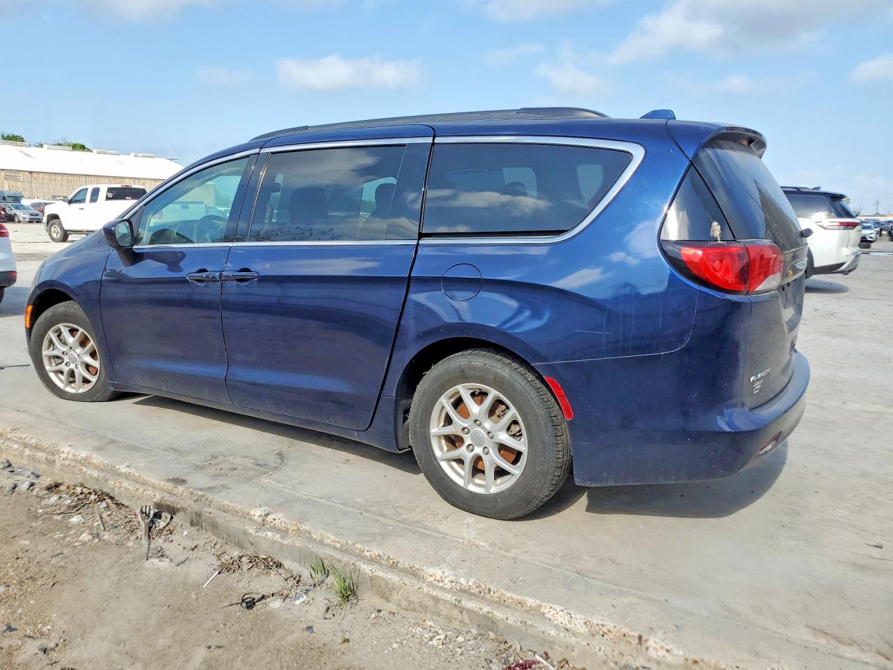 2020 Chrysler Minivan VIN 2C4RC1DG8LR156907 photo 2