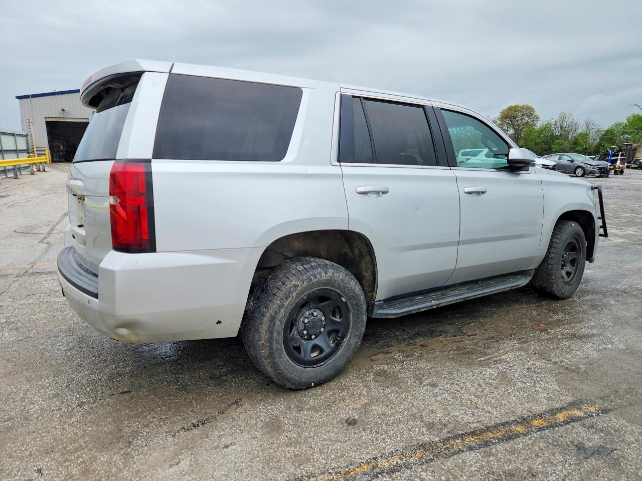 2019 Chevrolet Tahoe VIN 1GNSKDEC6KR362420 photo 3