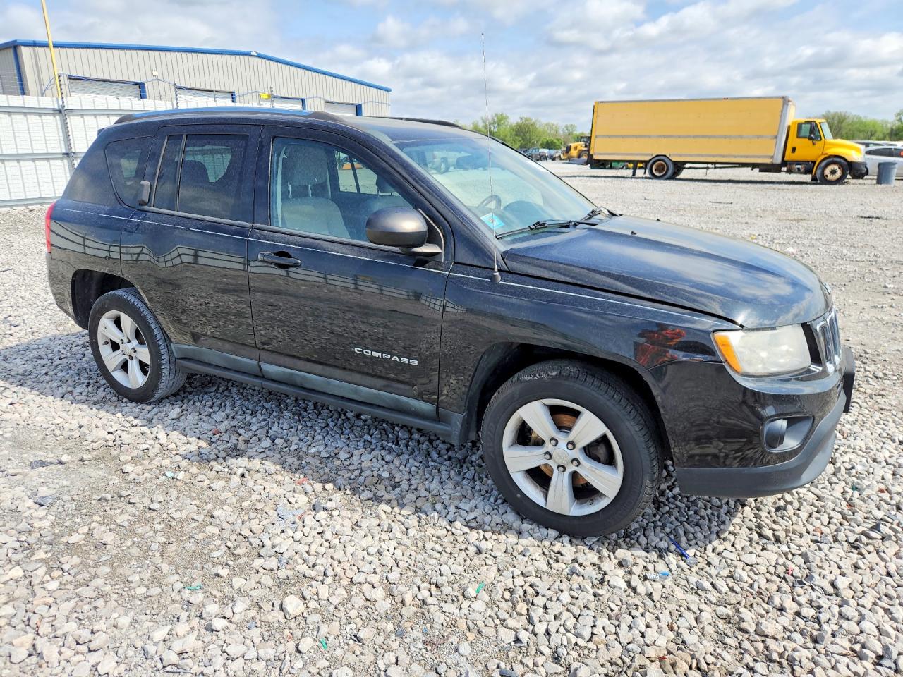 2011 Jeep Compass VIN 1J4NT1FB4BD155765 photo 4