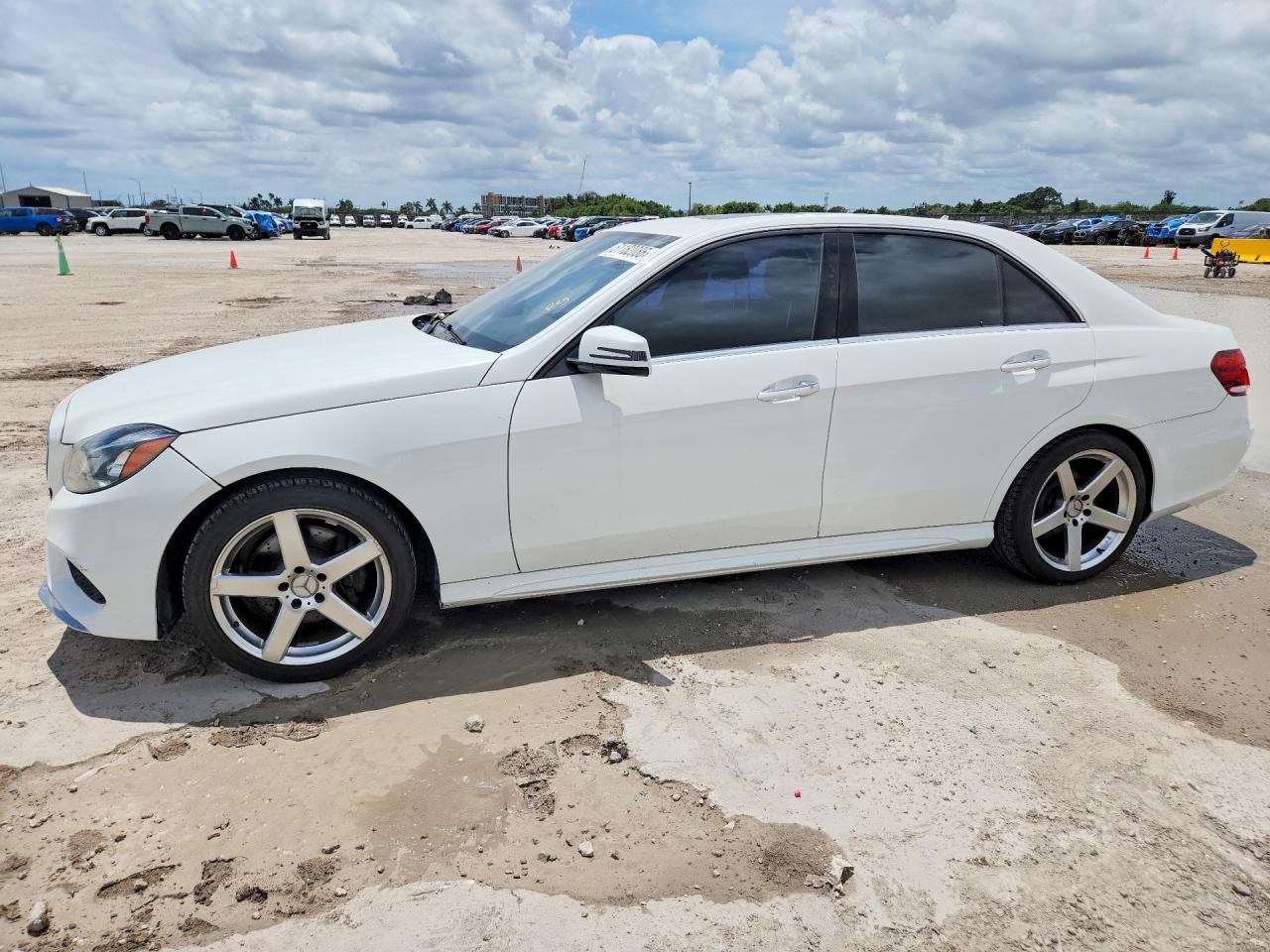 2015 Mercedes-Benz E-class VIN WDDHF5KB7FB120748 photo 1