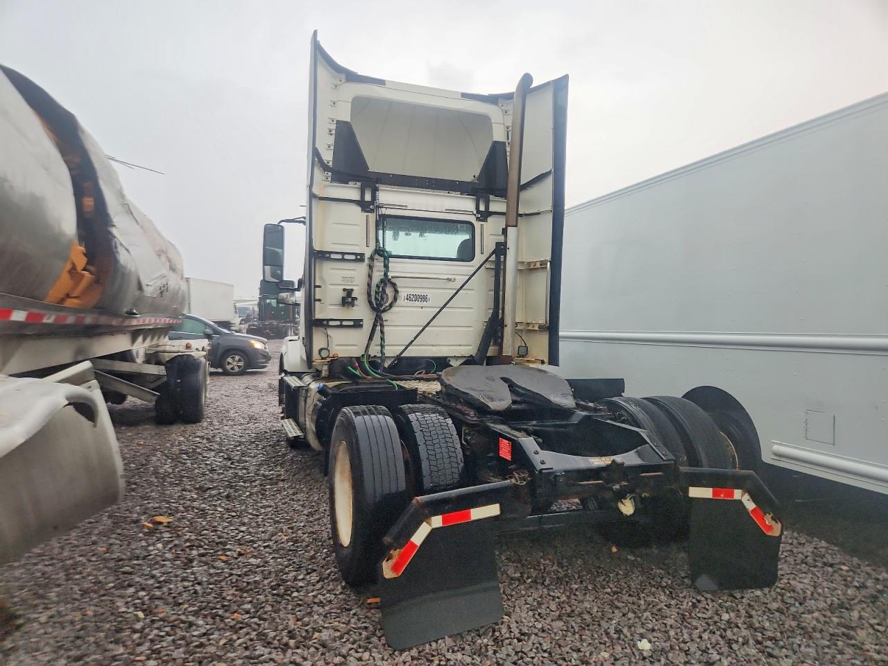 2018 Volvo Vn VIN 4V4N39TG9JN892705 photo 3
